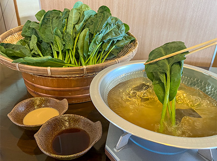 きぬがわ高原名物高原ほうれん草のしゃぶしゃぶ